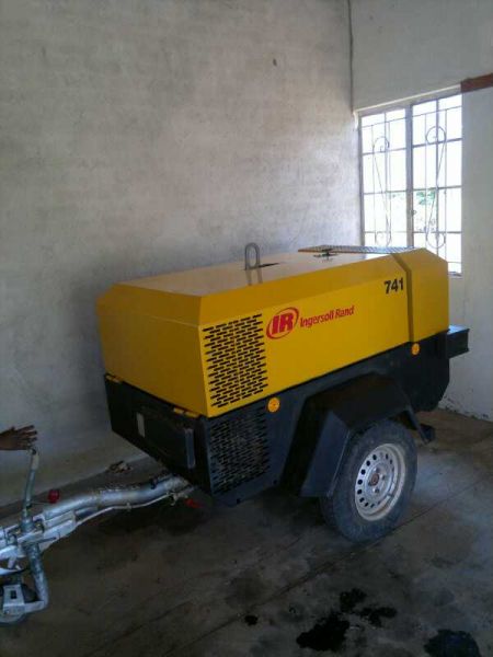 COMPRESSOR INGERSOLL RAND 741...available for hire